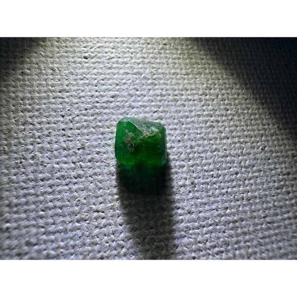 Emerald - 0.90 cts 6mm x 5.5mm x 3.6mm - Swat Valley - Picture 5 of 7